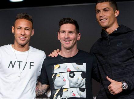 中超赛场争议判罚：VAR判罚引发讨论,（中超判罚风波：VAR介入再度引发热议）